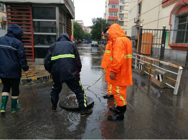 豪运国际控股起劲应对强降雨全力包管物业效劳小区清静
